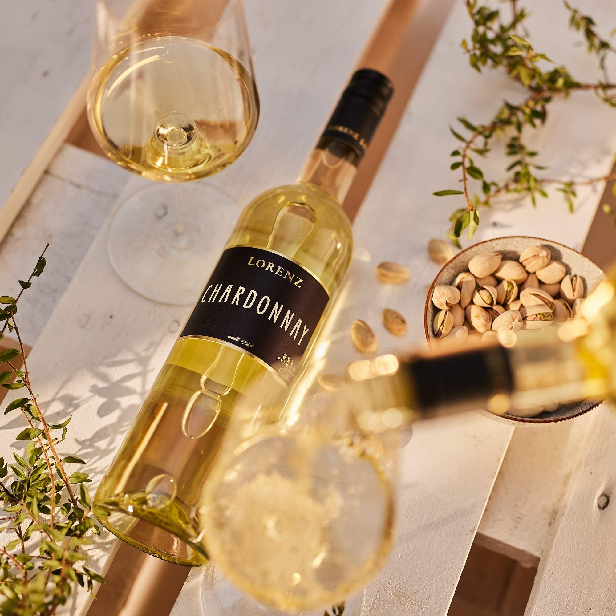 Bioweingut Lorenz Chardonnay trocken Weißwein Bioland zertifiziert Flasche vor weißem Hintergrund