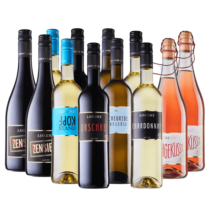 12 Flaschen des Bioweingut Lorenz Gourmetpakets vor weißem Hintergrund Bioland zertifiziert